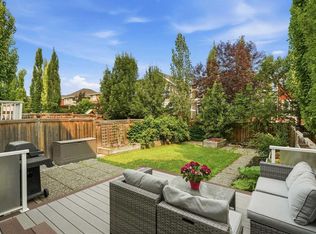 14 S River Heights Cres, Cochrane, AB T4C 0J3