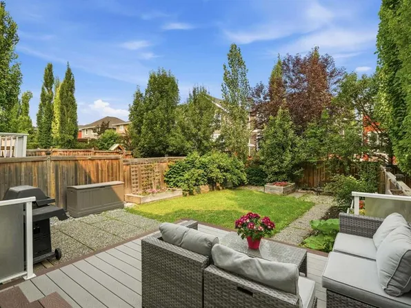 14 S River Heights Cres, Cochrane, AB T4C 0J3
