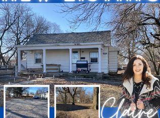 1228 E Locust St, Nevada, MO 64772