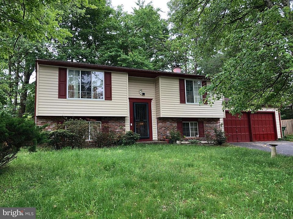 Single Family Home in Lake Ridge Under $300,000
