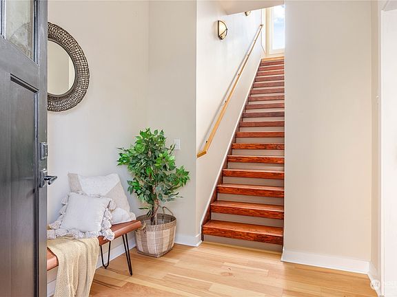 2nd image of 1816 Knox Avenue