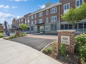 100 E Putnam Ave