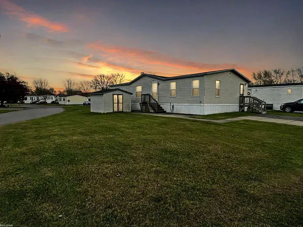 43432 Meadowlark Cir, Clinton Township, MI 48036