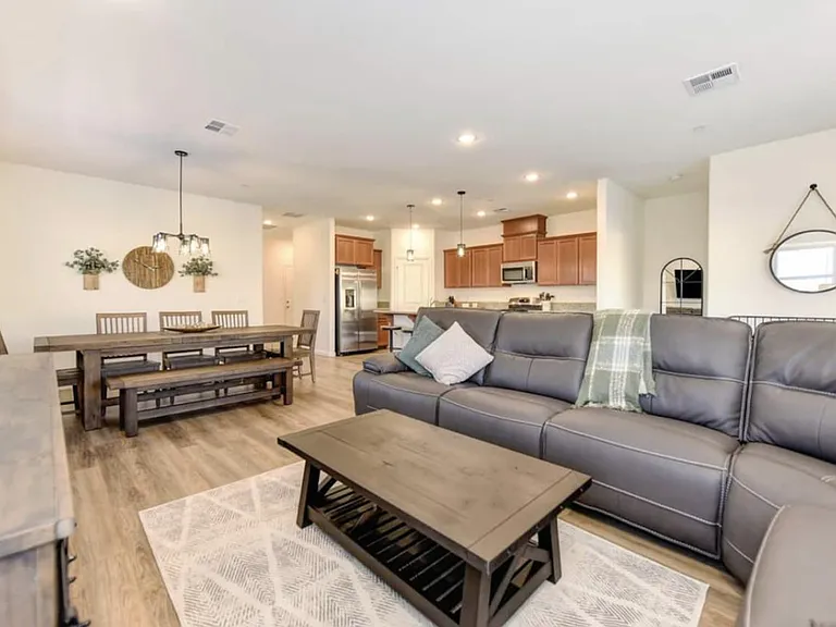 241 Helios Ct — Photo 2