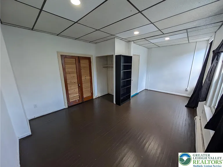 729 E 4th St #2 — Photo 10