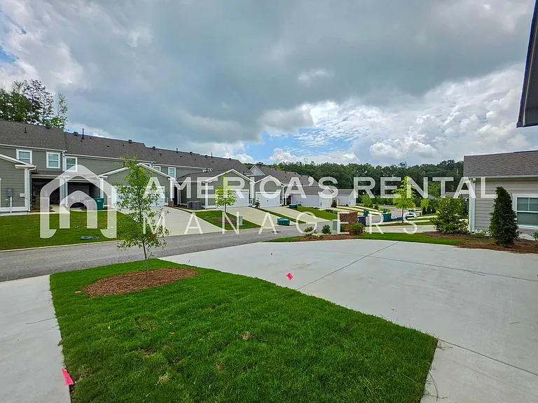 1017 Grand River Blvd W — Photo 39