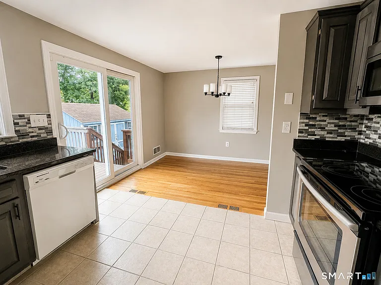 28 Lewis Ln — Photo 7