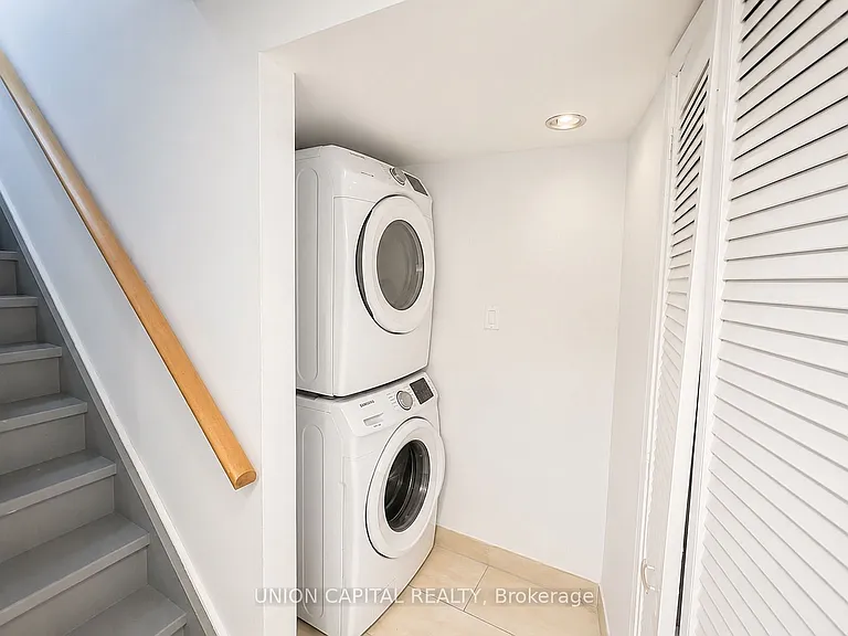 9 Sunbird Cres #BASEMENT — Photo 3