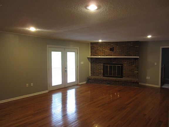 3rd image of 2233 Sheffield St