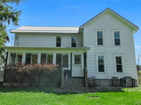 8721 Center Rd, Holland, NY 14080