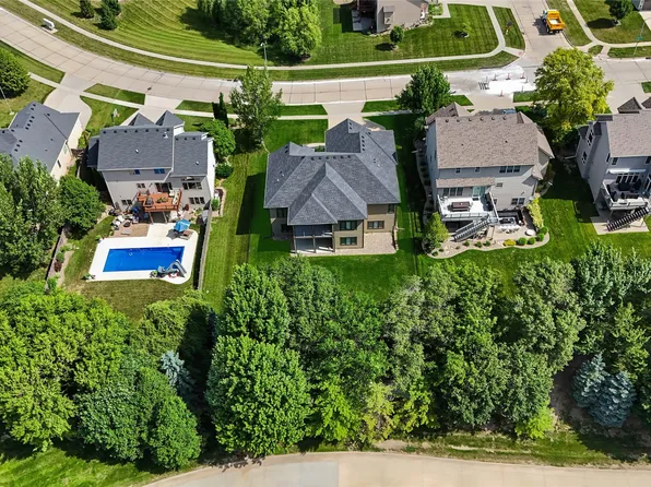 16636 Tanglewood Dr, Clive, IA 50325