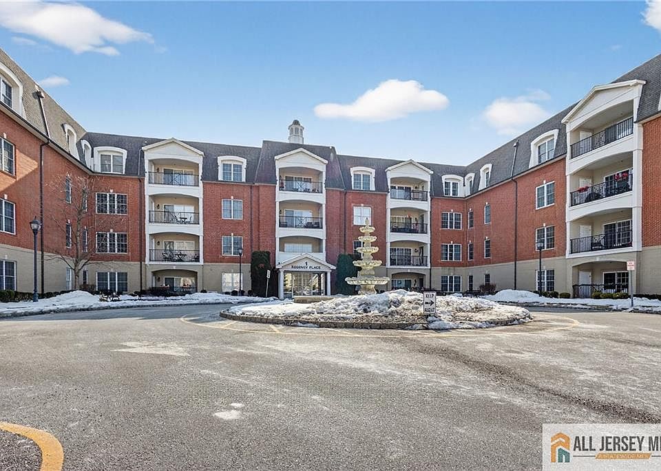1st image of 315 Regency Pl