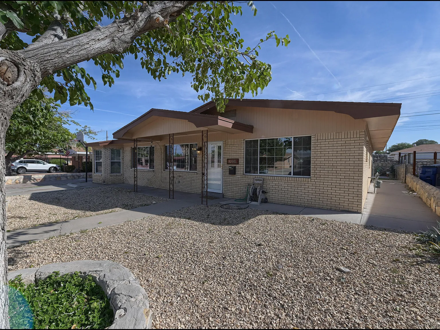 4 bed, 2.0 bath, 1985 sqft, $1,595 — Photo 4
