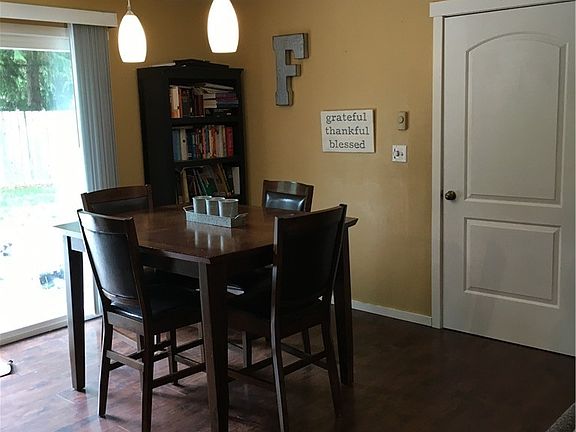 4th image of 20 E Park Ln