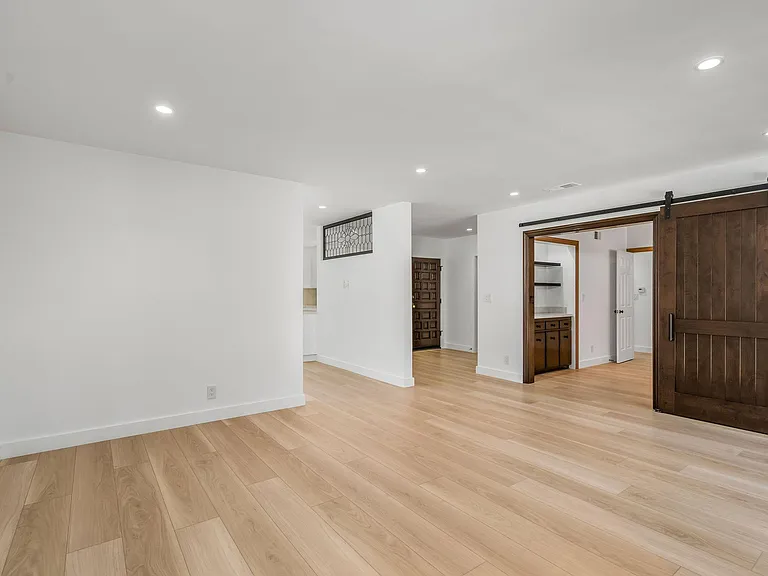 1314 Glenavon Ave — Photo 8