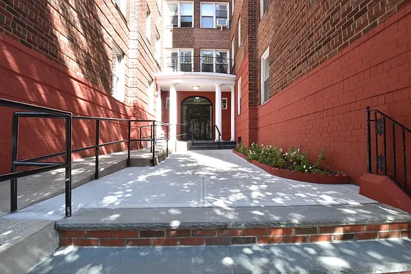 Rented by (Legacy) NY Quality Living Uptown | media 12