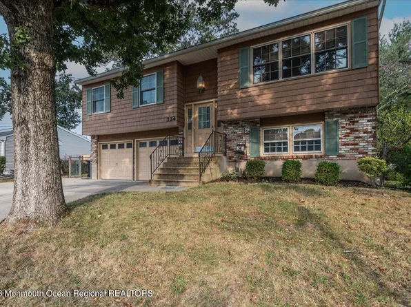 724 Mizzen Avenue, Beachwood, NJ 08722