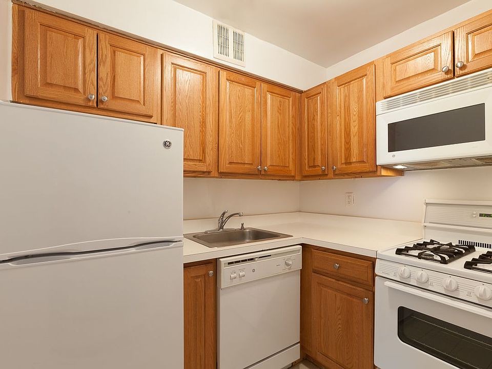 2nd image of 922 President St APT 2R