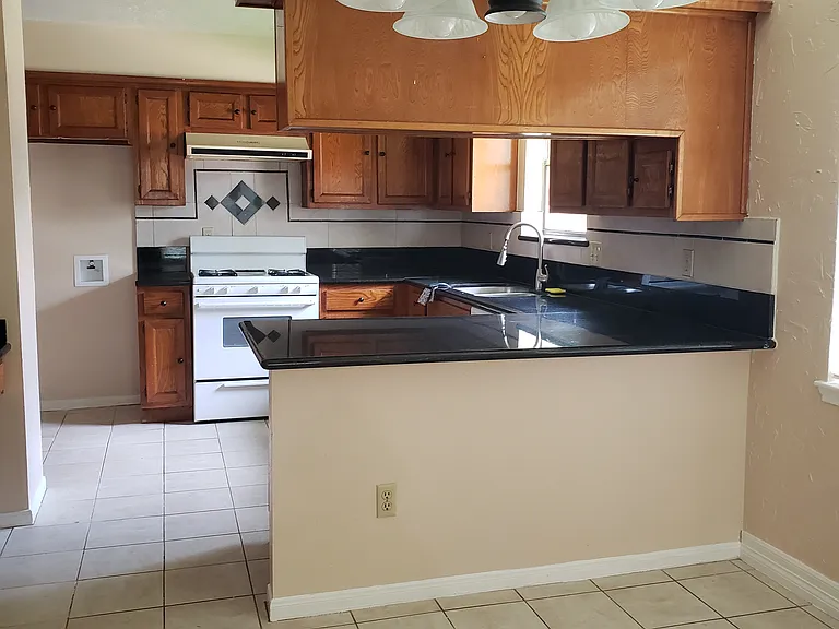 2711 Williams Grant St — Photo 8