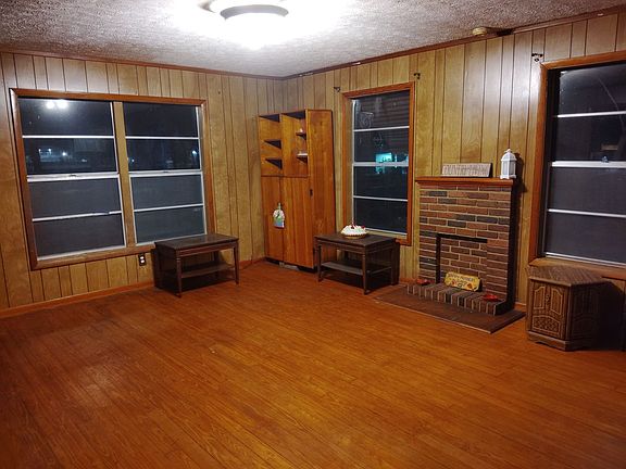 2nd image of 413 NW Orange St