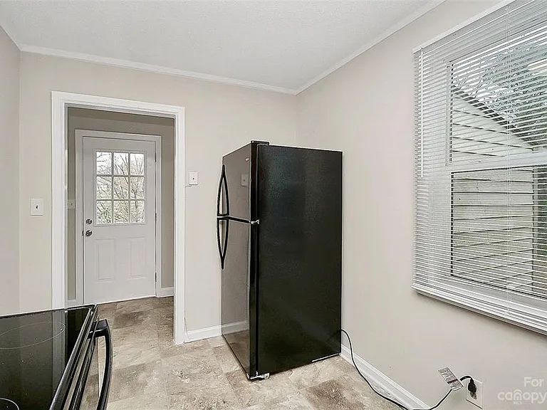 2300 Vanderbilt Rd — Photo 6