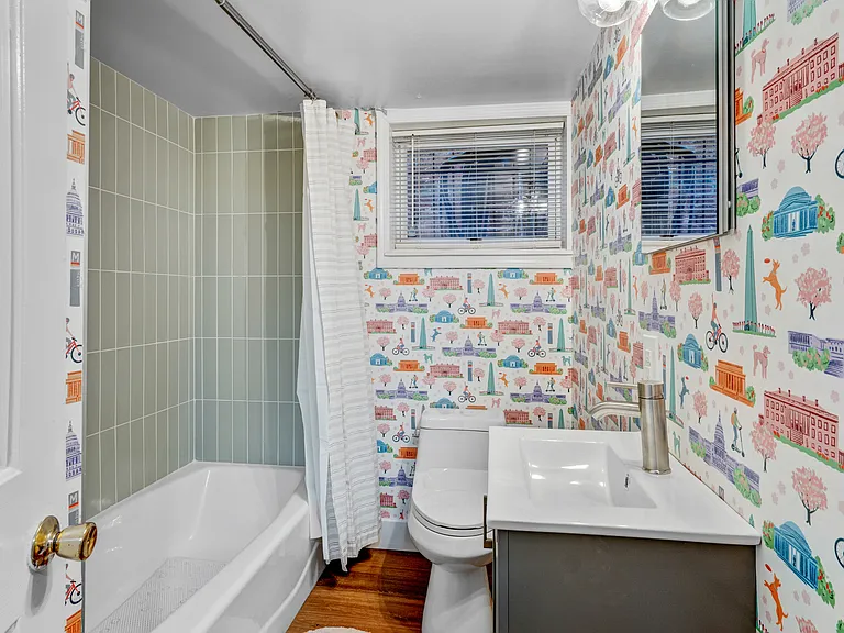 1002 C St NE #B — Photo 15