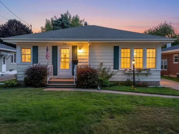 1342 Waugoo Ave, Oshkosh, WI 54901
