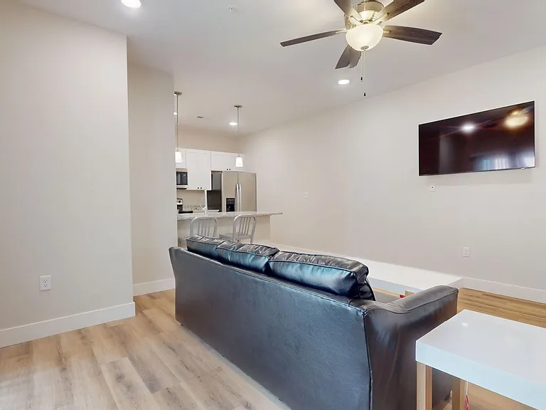 305 W Washington St — Photo 32