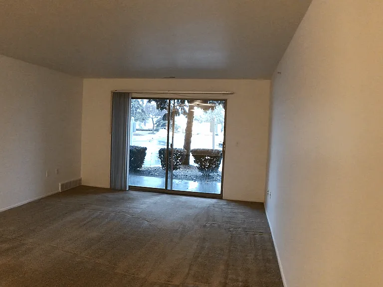 Prentiss Pointe Apartments — Photo 333