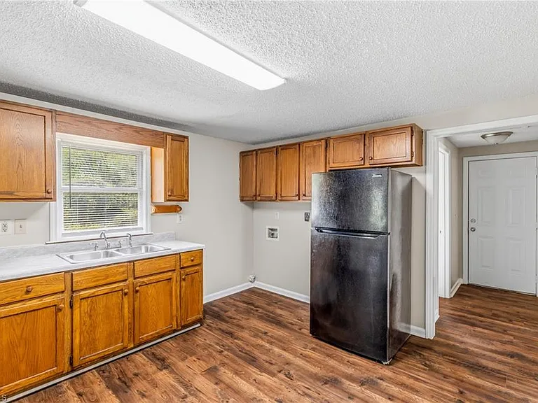 112 S Raleigh St — Photo 16
