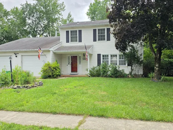19 Brook Street, Farmingdale, NJ 07727