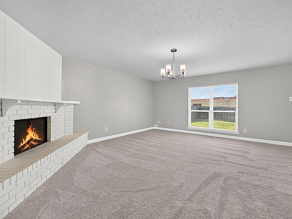 3rd image of 555 Hawthorne Dr