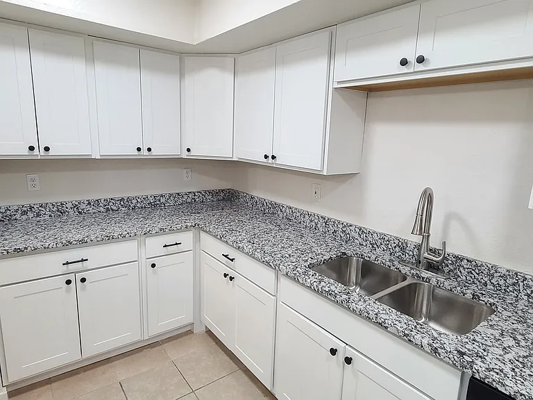 6705 Greenfield Dr — Photo 7
