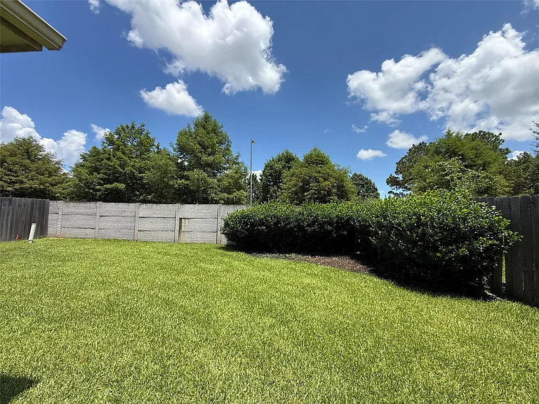 20622 Tulip Blossom Ct — Photo 35
