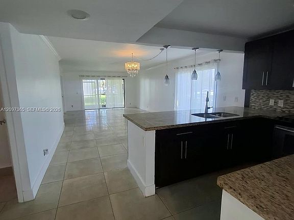 5th image of 320 Racquet Club Rd APT 104