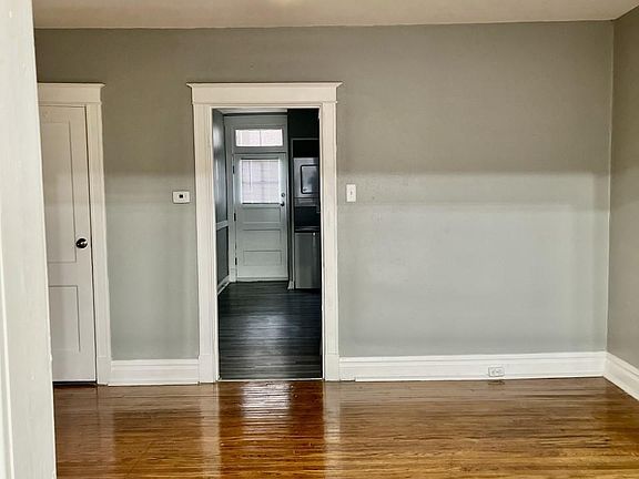4th image of 2834 Sidney St APT 1W