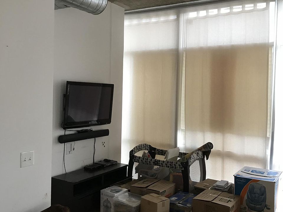 2nd image of 2135 S Michigan Ave