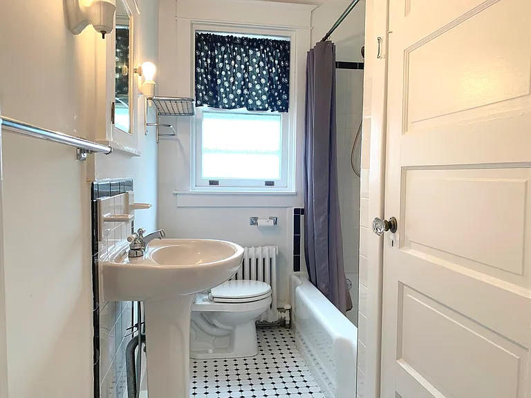 2413 W 16th St — Photo 21
