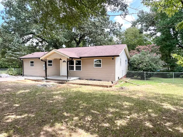 943 Morgan Dr, Tunnel Hill, GA 30755