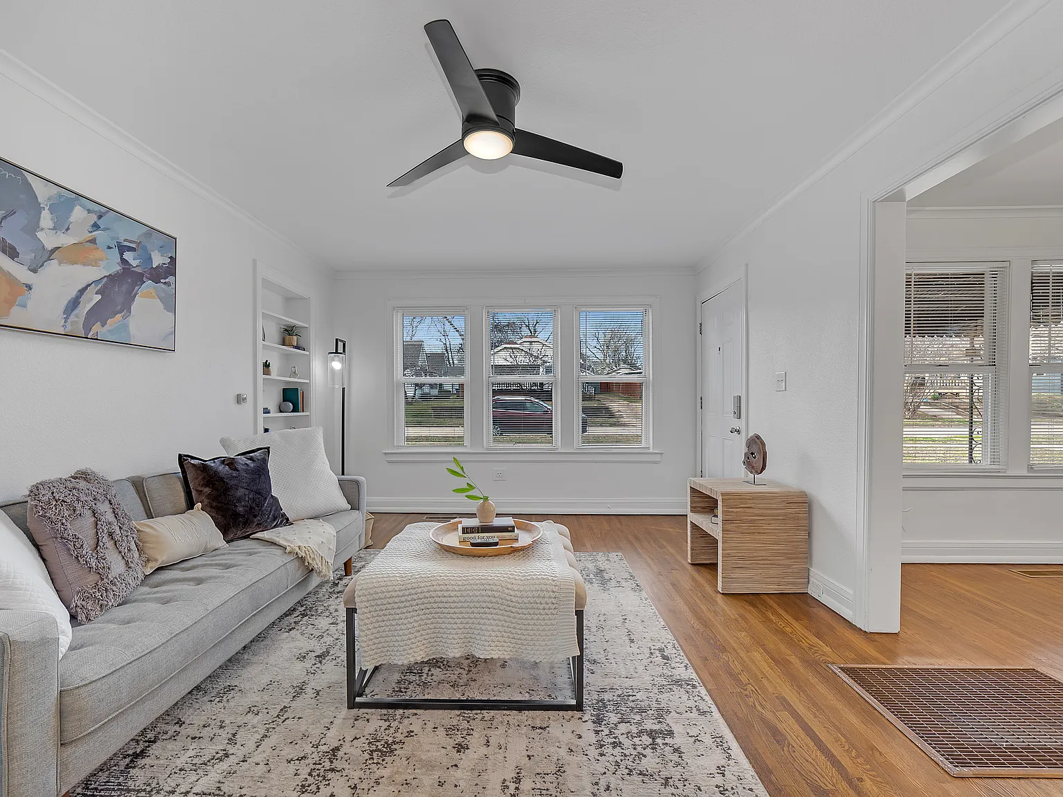4 bed, 2400 sqft, $2,600 — Photo 3