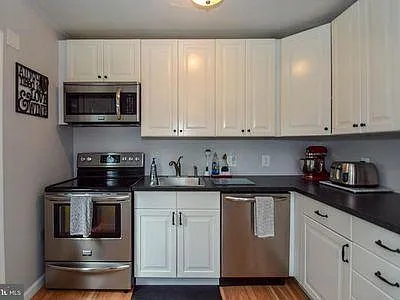 1819 Clearwood Rd — Photo 3