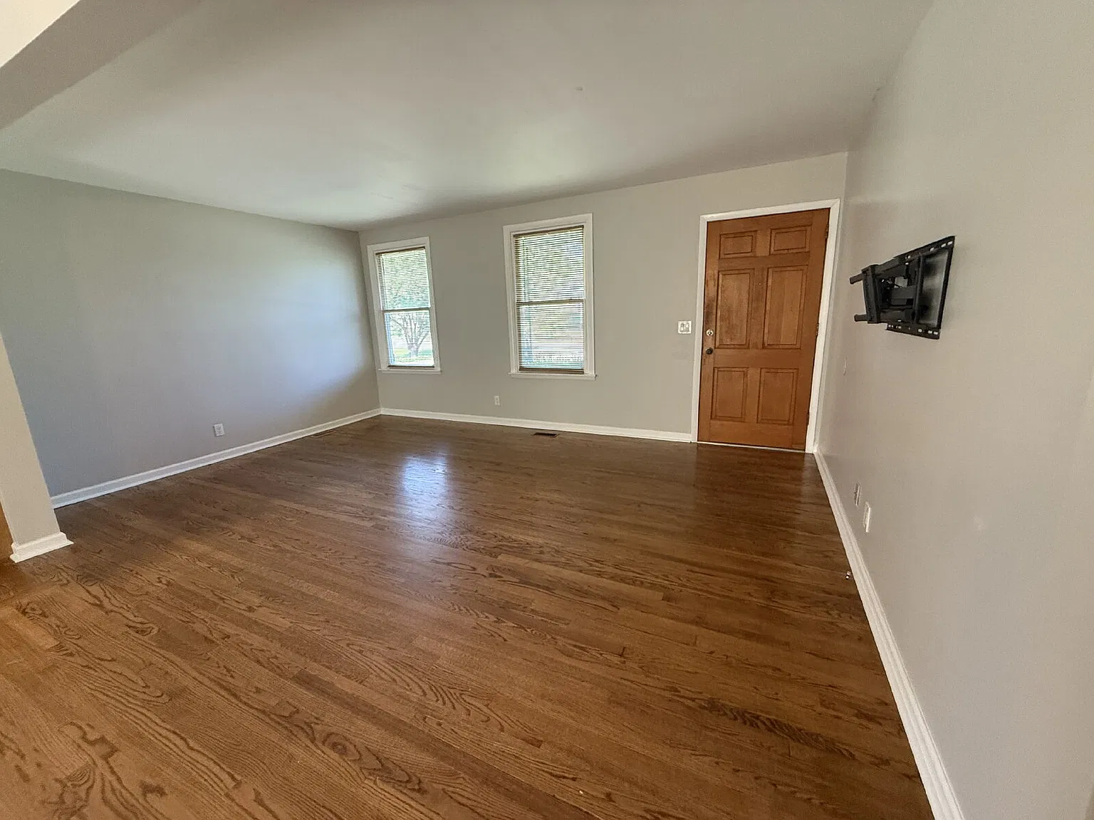 3 bed, 1275 sqft, $1,700 — Photo 2