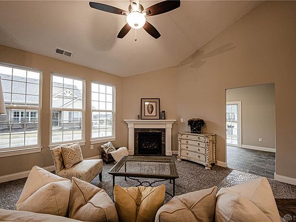 3rd image of 1131 Bourdeaux Way