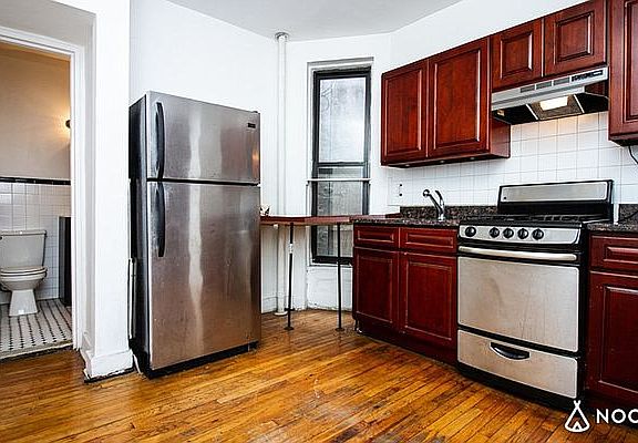 4th image of 352 Lafayette Ave APT 4D