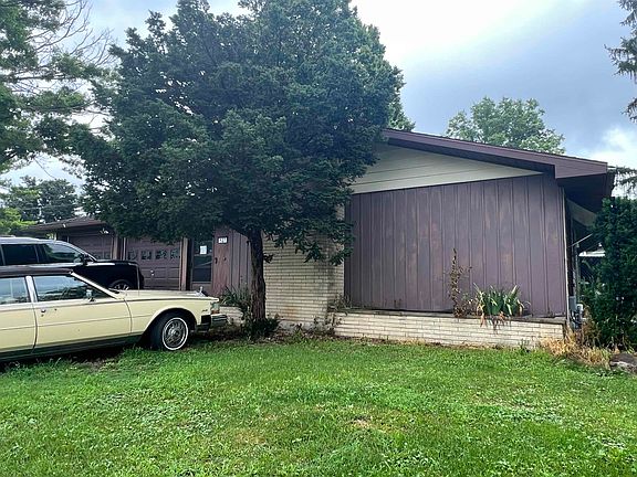4th image of 127 Church Ct