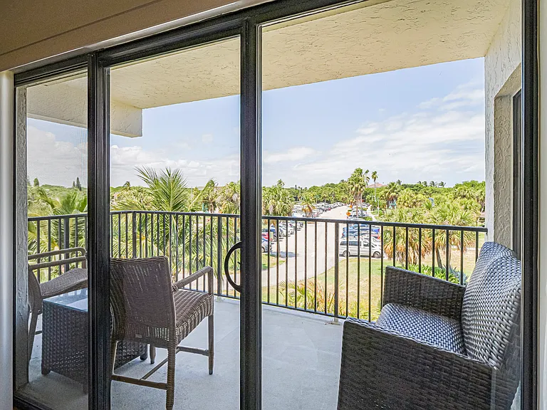 1700 Ocean Dr #302V — Photo 33