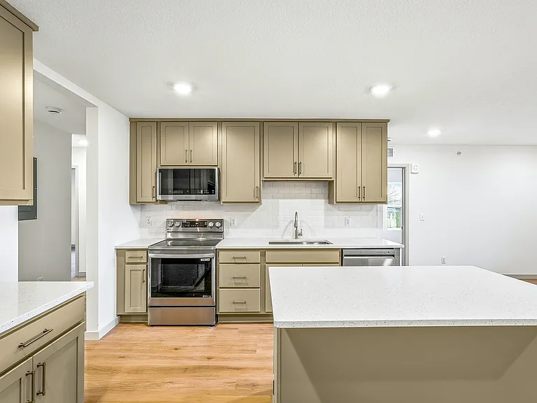 816 6th St SE #1 — Photo 7