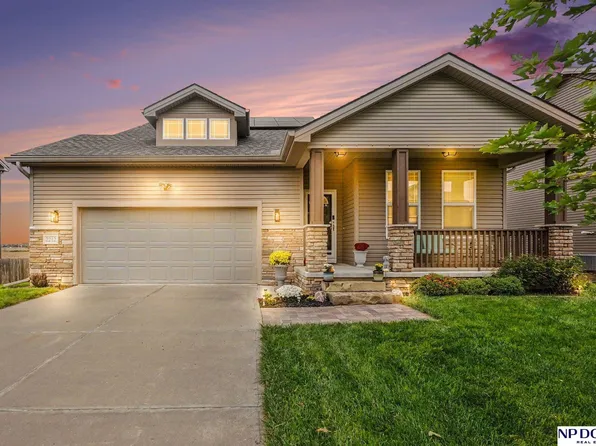2212 Alexandra Rd, Papillion, NE 68133