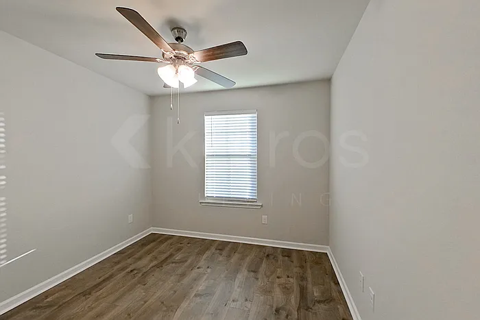 112 Yardley Ct — Photo 4