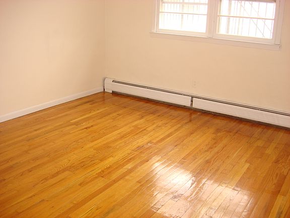 Big bedrooms w/big closet